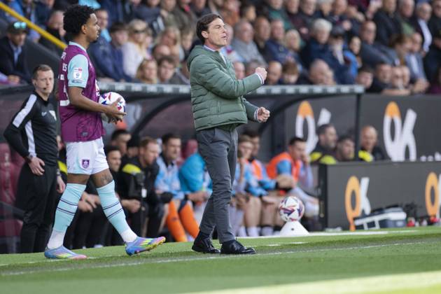 Burnley FC v Millwall FC - Sky Bet Championship Burnley FC manager Scott Parker is present during the Sky Bet Championship match between Burnley and Millwall at Turf Moor in Burnley, England, on May 3, 2025. Burnley Lancashire Copyright: xMIxNewsx originalFilename:0816158500st