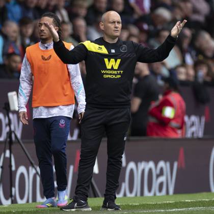 Burnley FC v Millwall FC - Sky Bet Championship Millwall F.C. manager Alex Neil gesticulates during the Sky Bet Championship match between Burnley and Millwall at Turf Moor in Burnley, England, on May 3, 2025. Burnley Lancashire Copyright: xMIxNewsx originalFilename:0816158536st