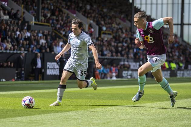 Burnley FC v Millwall FC - Sky Bet Championship George Honeyman 39 of Millwall F.C. is in possession of the ball during the Sky Bet Championship match between Burnley and Millwall at Turf Moor in Burnley, England, on May 3, 2025. Burnley Lancashire Copyright: xMIxNewsx originalFilename:0816158553st