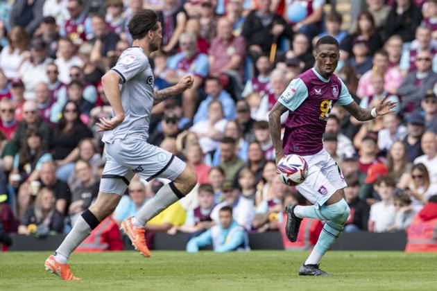 Burnley FC v Millwall FC - Sky Bet Championship Jaidon Anthony 11 of Burnley FC is in possession of the ball during the Sky Bet Championship match between Burnley and Millwall at Turf Moor in Burnley, on May 3, 2025. Burnley Lancashire Copyright: xMIxNewsx originalFilename:0816158785st