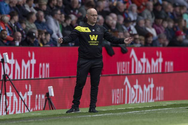 Burnley FC v Millwall FC - Sky Bet Championship Millwall F.C. manager Alex Neil gesticulates during the Sky Bet Championship match between Burnley and Millwall at Turf Moor in Burnley, England, on May 3, 2025. Burnley Lancashire Copyright: xMIxNewsx originalFilename:0816158812st