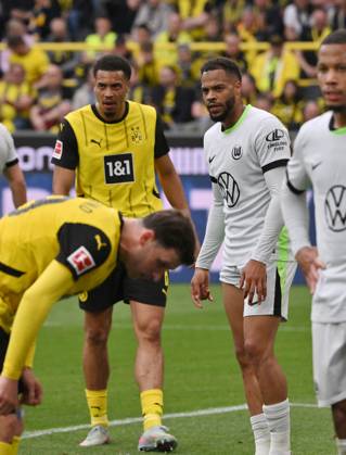 Felix Nmecha Borussia Dortmund , Lukas Nmecha VfL Wolfsburg , v li 03 05 2025, Fußball 1 Bundesliga, 32 Spieltag, Saison 2024 2025 Borussia Dortmund VfL Wolfsburg 4 0 Foto Maik Hölter Team2 DFL regulations prohibit any use of photographs as image sequences and or quasi video Dortmund Signal Iduna Park Nordrhein Westfalen Germany Team2
