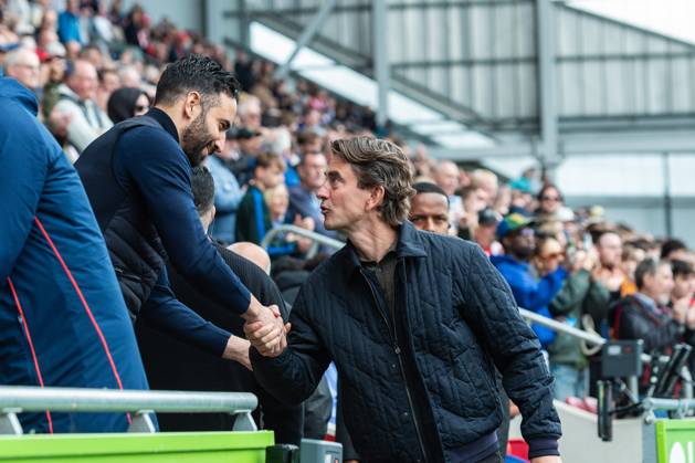 Ruben Amorim, Manager of Manchester United, ManU (left) shares a handshake with Thomas Frank, manager of Brentford before the Premier League match between Brentford and Manchester United at the Brentford Community Stadium, Brentford, England on 4 May 2025.  Copyright: xGrantxWinterx PMI-6851-0186