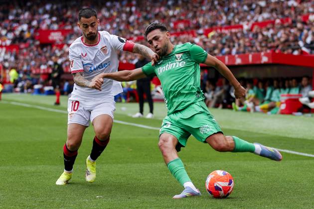 Sevilla FC v CD Leganes - La Liga EA Sports Munir El Haddadi of CD Leganes makes a center to the area during the La Liga EA Sports match between Sevilla FC and CD Leganes at Sanchez Pizjuan in Seville, Spain, on May 4, 2025. Seville Spain Copyright: xDAXxImagesx originalFilename:daximages-sevillaf250504_nptFl