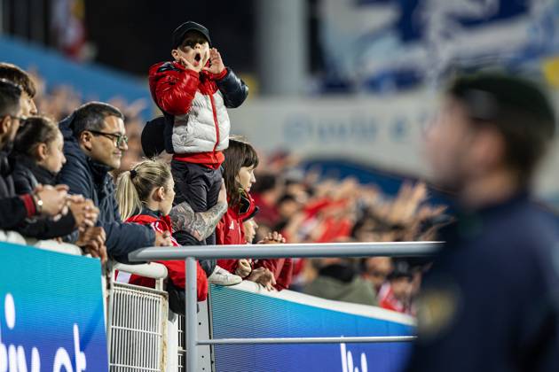 Estoril Praia SAD Vs SL Benfica in Cascais, Portugal - 03 May 2025 A child supporting SL Benfica shouts during the Liga Portugal Betclic match between Estoril Praia SAD and SL Benfica at Estadio Antonio Coimbra da Mota. (Final score: Estoril Praia SAD 1 - 2 SL Benfica). Cascais Portugal Copyright: xDavidxMartinsx xSOPAxImagesx DM_LPB_EPvsSLB028