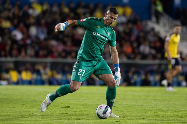 Estoril Praia SAD Vs SL Benfica in Cascais, Portugal - 03 May 2025 Joel Robles of Estoril Praia SAD seen in action during the Liga Portugal Betclic match between Estoril Praia SAD and SL Benfica at Estadio Antonio Coimbra da Mota. (Final score: Estoril Praia SAD 1 - 2 SL Benfica). Cascais Portugal Copyright: xDavidxMartinsx xSOPAxImagesx DM_LPB_EPvsSLB047