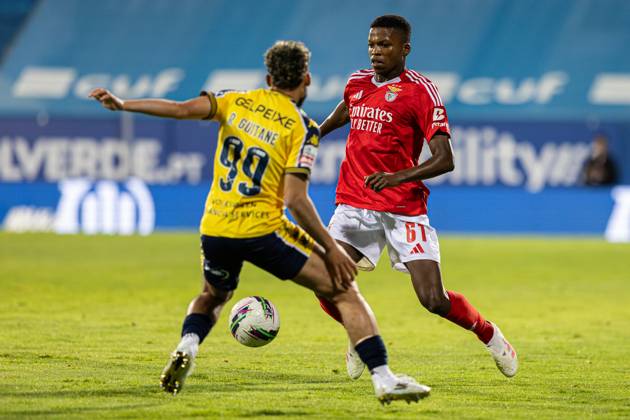 Estoril Praia SAD Vs SL Benfica in Cascais, Portugal - 03 May 2025 Florentino Luis of SL Benfica seen in action during the Liga Portugal Betclic match between Estoril Praia SAD and SL Benfica at Estadio Antonio Coimbra da Mota. (Final score: Estoril Praia SAD 1 - 2 SL Benfica). Cascais Portugal Copyright: xDavidxMartinsx xSOPAxImagesx DM_LPB_EPvsSLB050