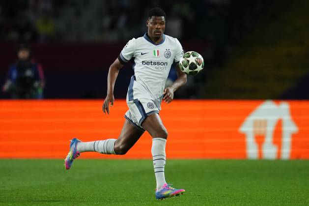 ESP: FC Barcelona, Barca Inter de Milan. UEFA Champions League match. Semi-Finals, firs leg Denzel Dumfries of Inter Milan during the UEFA Champions League match, Semi-Finals, firs leg, between FC Barcelona and Inter de Milan played at Lluis Companys Stadium on April 30 2025 in Barcelona Spain. kpng Copyright: xBaguxBlancox xPressinphotox PS_240530_BAR_INT_904