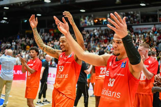 easyCredit Basketball Bundesliga, BBL, Season 2024 2025, Men 01 05 2025, Niners Chemnitz MHP RIESEN Ludwigsburg Nicholas Tischler Niners Chemnitz, No 33 cheers with Kevin Yebo Niners Chemnitz, No 53 Copyright Kai Schmidt Chemnitz Messe Chemnitz Saxony Germany