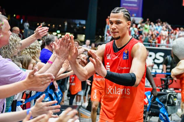 easyCredit Basketball Bundesliga, BBL, Season 2024 2025, Men 01 05 2025, Niners Chemnitz MHP RIESEN Ludwigsburg Nicholas Tischler Niners Chemnitz, No 33 thanks the fans Copyright Kai Schmidt Chemnitz Messe Chemnitz Saxony Germany