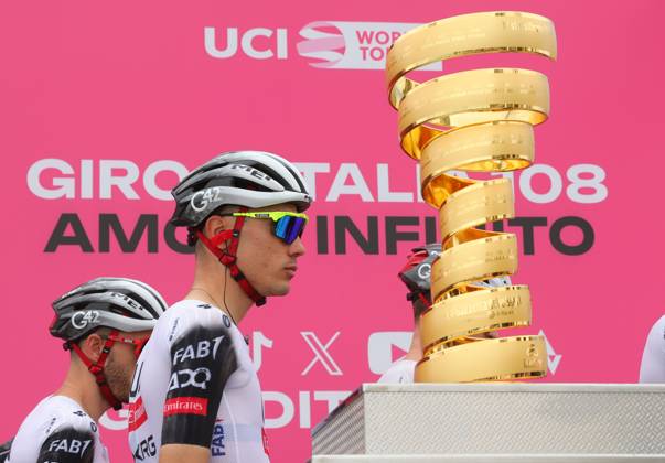 Radsport, Giro d Italia, 1. Etappe May 9, 2025, Durres, Tirana, Albania: Cyclist Juan Ayuso of team UAE Team Emirates XRG next to trophy prior to the start of Giro d Italia in Durres, Albania, on May 09, 2025. Giro d Italia 2025 starts on May 09, 2025 for the first time from Durres, Albania. Matrix Images Durres Albania - ZUMAb266 20250509_zip_b266_002 Copyright: xArmandoxBabanix