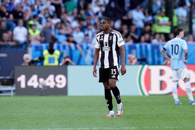 SS Lazio v Juventus FC - Serie A Enilive Pierre Kalulu of Juventus FC leaves the pitch receiving a red card during the Serie A Enilive match between SS Lazio and Juventus FC at Stadio Olimpico on May 10, 2025 in Rome, Italy. Rome Stadio Olimpico Lazio Italy Copyright: xGiuseppexMaffiax SerieA_Lazio-Juventus_100525_BRU9446