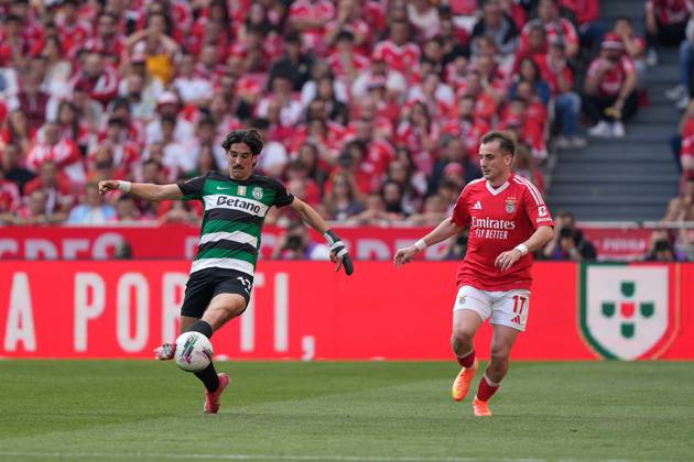 May 10, 2025, Lisbon, Portugal: Francisco Trincao of Sporting CP (L) and Kerem Aktuerkoglu of SL Benfica (R) seen in action during the Liga Portugal Betclic football match between SL Benfica and Sporting CP at Estadio da Luz. Final score; SL Benfica 1:1 Sporting CP. Lisbon Portugal - ZUMAs197 20250510_aaa_s197_370 Copyright: xBrunoxdexCarvalhox