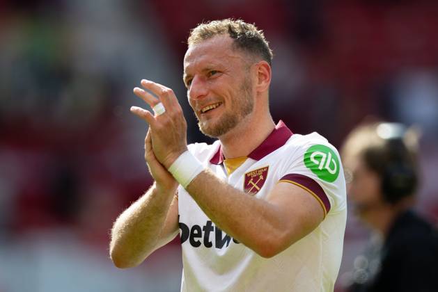 Manchester United, ManU FC v West Ham United FC Vladimir Coufal (5) of West Ham United celebrates after the Manchester United FC v West Ham United FC English Premier League match at Old Trafford, Manchester, England, United Kingdom on 11 May 2025 Credit: Ian Stephen Every Second Media Editorial use only. All images are copyright Every Second Media Limited. No images may be reproduced without prior permission. All rights reserved. Premier League and Football League images are subject to licensing agreements with Football DataCo Limited. see https: www.football-dataco.com Copyright: xIMAGO EveryxSecondxMediax ESM-1478-0051 IanxStephenx xEveryxSecondxMediax