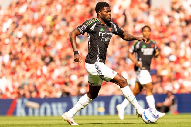 Liverpool FC v Arsenal FC - Premier League Thomas Partey of Arsenal plays during the Premier League match between Liverpool and Arsenal at Anfield in Liverpool, England, on May 11, 2025. Liverpool Merseyside United Kingdom  Copyright: xMIxNewsx originalFilename:fletcher-liverpoo250511_npizJ