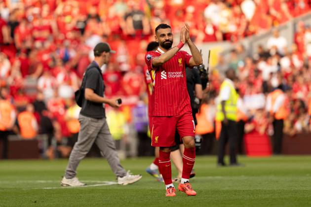 Liverpool FC v Arsenal FC - Premier League Mohamed Salah applauds the fans after the Premier League match between Liverpool and Arsenal at Anfield in Liverpool, England, on May 11, 2025. Liverpool Merseyside United Kingdom  Copyright: xMIxNewsx originalFilename:fletcher-liverpoo250511_npkpr