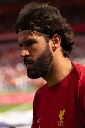 Liverpool FC v Arsenal FC - Premier League Liverpool s Alisson Becker warms up during the Premier League match between Liverpool and Arsenal at Anfield in Liverpool, England, on May 11, 2025. Liverpool Merseyside United Kingdom  Copyright: xMIxNewsx originalFilename:fletcher-liverpoo250511_nprhH