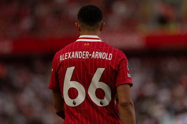 Liverpool FC v Arsenal FC - Premier League Trent Alexander-Arnold plays during the Premier League match between Liverpool and Arsenal at Anfield in Liverpool, England, on May 11, 2025. Liverpool Merseyside United Kingdom  Copyright: xMIxNewsx originalFilename:fletcher-liverpoo250511_npsCl