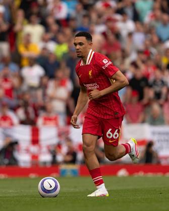 Liverpool FC v Arsenal FC - Premier League Trent Alexander-Arnold plays during the Premier League match between Liverpool and Arsenal at Anfield in Liverpool, England, on May 11, 2025. Liverpool Merseyside United Kingdom  Copyright: xMIxNewsx originalFilename:fletcher-liverpoo250511_npt4i