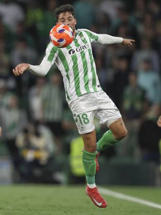 Real Betis-CA Osasuna. La Liga EA Sports match. Date 35 Pablo Fornals of Real Betis during the La Liga EA Sports match between Real Betis v CA Osasuna played at Benito Villamarin Stadium on 11 May 2025 in Barcelona, Spain. kpng Copyright: xAntonioxPozox xPRESSINPHOTOx AP_240511_BET_OSA_1001