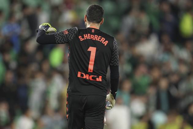 Real Betis-CA Osasuna. La Liga EA Sports match. Date 35 Sergio Herrera of CA Osasuna during the La Liga EA Sports match between Real Betis v CA Osasuna played at Benito Villamarin Stadium on 11 May 2025 in Barcelona, Spain. kpng Copyright: xAntonioxPozox xPRESSINPHOTOx AP_240511_BET_OSA_1004