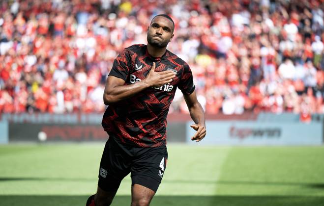 Football, Bundesliga, Germany, Men, Season 2024 2025, Matchday 33, BayArena Leverkusen Bayer Leverkusen Bor Dortmund 2 4 Jonathan Tah LEV says goodbye to the fans after 10 years at Bayer
