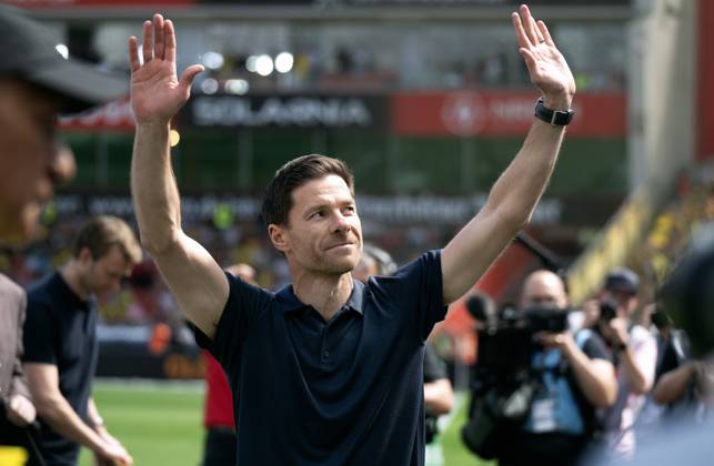 Football, Bundesliga, Germany, Men, Season 2024 2025, Matchday 33, BayArena Leverkusen Bayer Leverkusen Bor Dortmund 2 4 Head coach Xabi Alonso LEV says goodbye to the Bayer fans