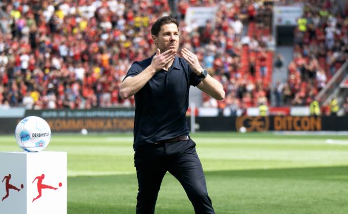 Football, Bundesliga, Germany, Men, Season 2024 2025, Matchday 33, BayArena Leverkusen Bayer Leverkusen Bor Dortmund 2 4 Head coach Xabi Alonso LEV says goodbye to the Bayer fans