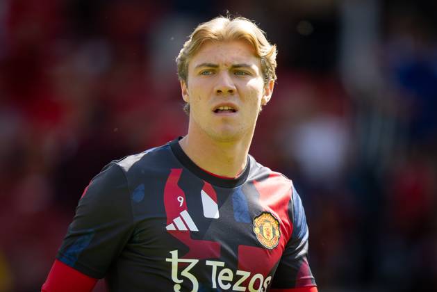Manchester United, ManU FC v West Ham United FC Rasmus Hojlund (9) of Manchester United warming up before the Manchester United FC v West Ham United FC English Premier League match at Old Trafford, Manchester, England, United Kingdom on 11 May 2025 Credit: Ian Stephen Every Second Media Editorial use only. All images are copyright Every Second Media Limited. No images may be reproduced without prior permission. All rights reserved. Premier League and Football League images are subject to licensing agreements with Football DataCo Limited. see https: www.football-dataco.com Copyright: xIMAGO EveryxSecondxMediax ESM-1478-0087 IanxStephenx xEveryxSecondxMediax