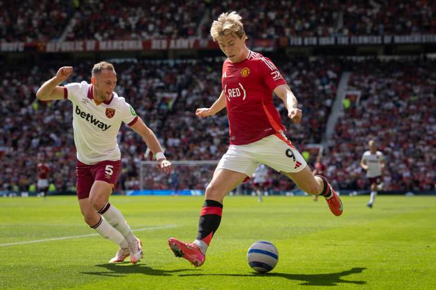 Manchester United, ManU FC v West Ham United FC Rasmus Hojlund (9) of Manchester United shoots at goal, Vladimir Coufal (5) of West Ham United tries to block during the Manchester United FC v West Ham United FC English Premier League match at Old Trafford, Manchester, England, United Kingdom on 11 May 2025 Credit: Ian Stephen Every Second Media Editorial use only. All images are copyright Every Second Media Limited. No images may be reproduced without prior permission. All rights reserved. Premier League and Football League images are subject to licensing agreements with Football DataCo Limited. see https: www.football-dataco.com Copyright: xIMAGO EveryxSecondxMediax ESM-1478-0128 IanxStephenx xEveryxSecondxMediax