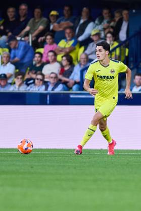LaLiga EA Sports, Villarreal v Leganes VILLARREAL, SPAIN - MAY 14: Sergi Cardona Centre-Back of Villarreal CF passes the ball during the LaLiga EA Sports match between Villarreal FC and Leganes at Estadio de la Ceramica on May 14, 2025 in Villarreal, Spain. (Photo by Jose Torres Photo Players Images Magara Press) Villarreal Estadio de la Ceramica Spain Copyright: xJosexTorresx