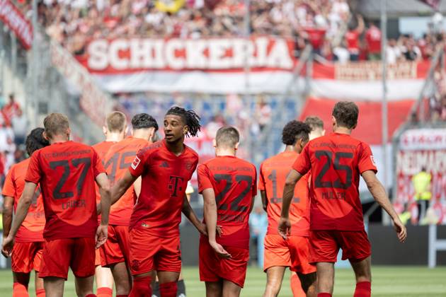 Goal to 0 1 by Michael Olise FC Bayern Muenchen, 17 , Free kick, GOAL, Cheering, Goal celebration GER, TSG 1899 Hoffenheim vs FC Bayern Muenchen, Football, Men, 1 Bundesliga, Matchday 34, Season 2024 2025, 17 05 2025, DFL DFB REGULATES PROHIBIT ANY USE OF PHOTOGRAPHS AS IMAGE SEQUENCES AND OR QUASI VIDEO, GER, TSG 1899 Hoffenheim vs FC Bayern Muenchen, Football, Men, 1 Bundesliga, Matchday 34, Season 2024 2025, 17 05 2025 Sinsheim Copyright: xEibner-Pressefoto WolfgangxFrankx EP_WFK
