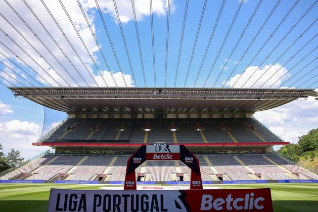 Braga, Portugal 17 05 2025 xJAx Liga Portugal Betclic Sporting Clube de Braga SL Benfica v l , symbol photo, symbol image LIGA PORTUGAL Betclic, Opposite stand Copyright: JoaquimxFerreira