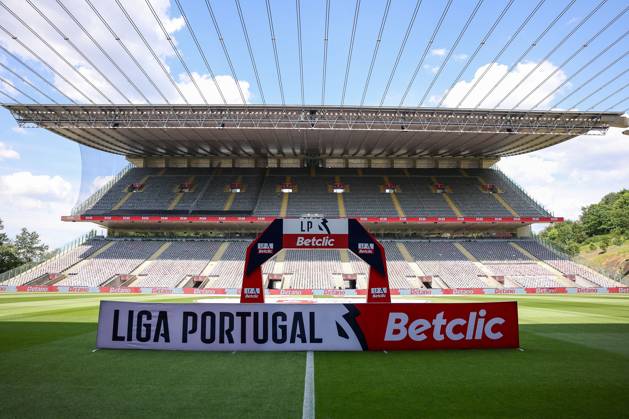 Braga, Portugal 17 05 2025 xJAx Liga Portugal Betclic Sporting Clube de Braga SL Benfica v l , symbol photo, symbol image LIGA PORTUGAL Betclic, Opposite stand Copyright: JoaquimxFerreira