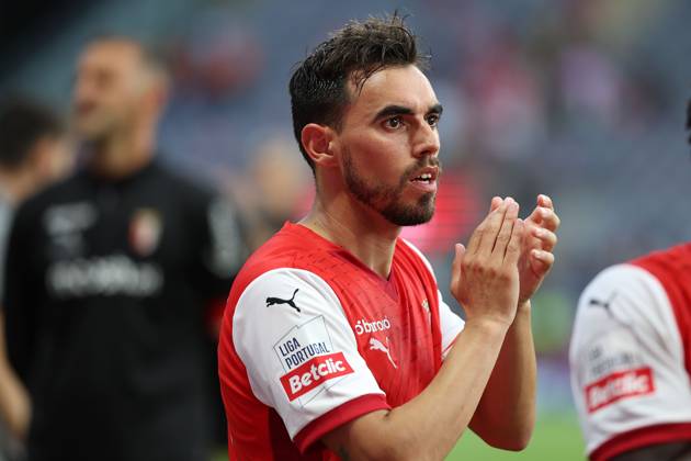 Braga, Portugal 17 05 2025 xJAx Liga Portugal Betclic Sporting Clube de Braga SL Benfica v l , Ricardo Horta Sporting Clube de Braga thanks the fans, thanks team after the match, after the match thanks the fans, applauds the fans Copyright: JoaquimxFerreira
