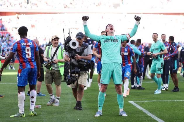 Crystal Palace gegen Manchester City 17. Mai 2025, London FA Cup Finale Crystal Palace gegen Manchester City Crystal Palace Torhüter Dean Henderson feiert den Sieg Foto Jacques Feeney Offside London UK  Copyright: xJacquesxFeeneyx xOffsidexOffside
