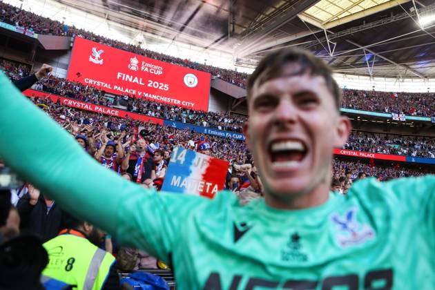 Crystal Palace gegen Manchester City 17. Mai 2025, London FA Cup Finale Crystal Palace gegen Manchester City Crystal Palace Torhüter Dean Henderson feiert den Sieg Foto Jacques Feeney Offside London UK Copyright: xJacquesxFeeneyx xOffsidexOffside