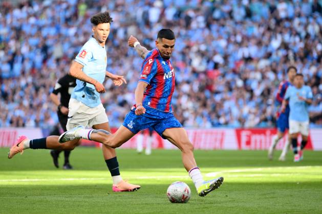 Football - 2024 2025 Emirates FA Cup - Final - Crystal Palace vs Manchester City - Wembley Stadium - Saturday 17th May 2025. Crystal Palace s Daniel Munoz shoots at goal. COLORSPORT Ashley Western