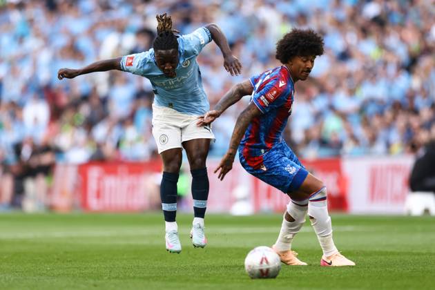 Crystal Palace gegen Manchester City 17. Mai 2025, London FA Cup Finale Crystal Palace gegen Manchester City Jeremy Doku von Manchester City und Chris Richards von Crystal Palace Foto Jacques Feeney Abseits London UK  Copyright: xJacquesxFeeneyx xOffsidexOffside