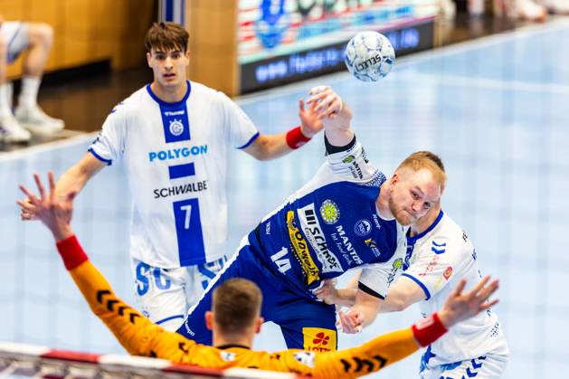 18 05 2025, GER, Handball, Men, Season 24 25, 1 Daikin Handball Bundesliga, Matchday 30, ThSV Eisenach VfL Gummersbach Julian Koester VfL Gummersbach Peter Walz ThSV Eisenach,14 99817 Eisenach Werner Assmann Halle Am Sportp Thueringen Germany