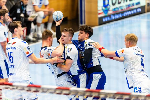 18 05 2025, GER, Handball, Men, Season 24 25, 1 Daikin Handball Bundesliga, Matchday 30, ThSV Eisenach VfL Gummersbach Simone Mengon ThSV Eisenach,15 Miro Schluroff VfL Gummersbach Marko Grgic ThSV Eisenach,17 Ellidi Snaer Vidarsson VfL Gummersbach 99817 Eisenach Werner Assmann Halle Am Sportp Thueringen Germany
