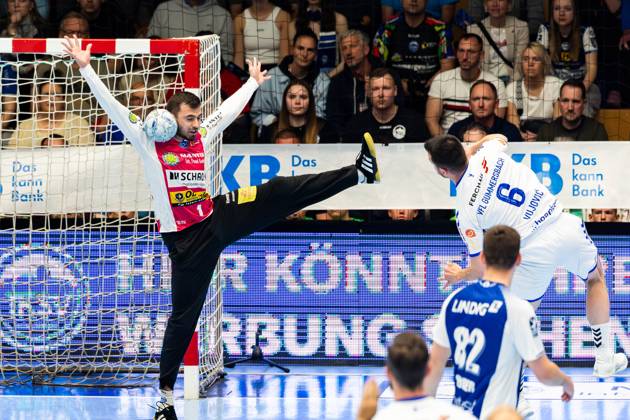 18 05 2025, GER, Handball, Men, Season 24 25, 1 Daikin Handball Bundesliga, Matchday 30, ThSV Eisenach VfL Gummersbach Matija Spikic ThSV Eisenach,1 Milos Vujovic VfL Gummersbach 99817 Eisenach Werner Assmann Halle Am Sportp Thueringen Germany