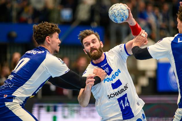 Marko Grgic ThSV Eisenach, 17 , Teitur Oern Einarsson Rueckraum Rechts, VfL Gummersbach, 14 GER, Thuringia, ThSV Eisenach vs VfL Gummersbach, Handball, Daikin 1 Handballbundesliga, Matchday 30, Season 2024 2025, Sunday, 18 05 2025, 16 30 GER, Thuringia, ThSV Eisenach v VfL Gummersbach, Handball, Daikin 1 Handball Bundesliga, Matchday 30, Season 2024 2025, Sunday, 18 05 2025, 16 30 Eisenach Copyright: xEibner-Pressefoto MartinxHerbstx EP_MHT