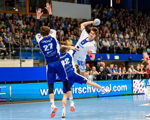 Philipp Meyer ThSV Eisenach, 27 , Julian Koester Rueckraum Links, VfL Gummersbach, 7 , Ivan Snajder ThSV Eisenach, 82 GER, Thuringia, ThSV Eisenach vs VfL Gummersbach, Handball, Daikin 1 Handballbundesliga, 30 Matchday, Season 2024 2025, Sunday, 18 05 2025, 16 30 GER, Thuringia, ThSV Eisenach v VfL Gummersbach, Handball, Daikin 1 Handball Bundesliga, Matchday 30, Season 2024 2025, Sunday, 18 05 2025, 16 30 Eisenach Copyright: xEibner-Pressefoto MartinxHerbstx EP_MHT