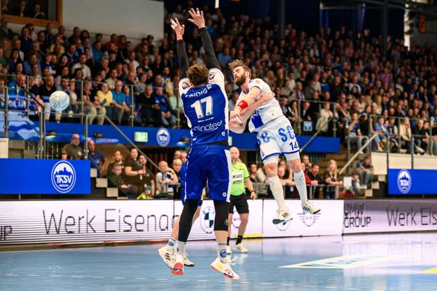 Marko Grgic ThSV Eisenach, 17 , Teitur Oern Einarsson Rueckraum Rechts, VfL Gummersbach, 14 GER, Thuringia, ThSV Eisenach vs VfL Gummersbach, Handball, Daikin 1 Handballbundesliga, Matchday 30, Season 2024 2025, Sunday, 18 05 2025, 16 30 GER, Thuringia, ThSV Eisenach v VfL Gummersbach, Handball, Daikin 1 Handball Bundesliga, Matchday 30, Season 2024 2025, Sunday, 18 05 2025, 16 30 Eisenach Copyright: xEibner-Pressefoto MartinxHerbstx EP_MHT