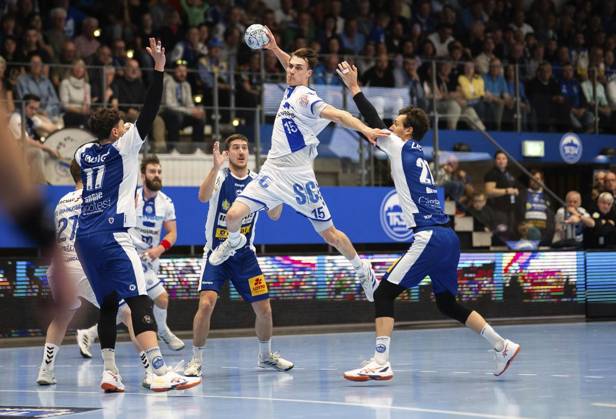 DAIKIN HBL HANDBALL MEN 1 BL 30 GAME DAY THSV EISENACH VFL GUMMERSBACH FOR EDITORIAL PURPOSES ONLY p 18 05 2025 Eisenach DAIKIN HBL Handball 1 Bundesliga Men Season 2024 2025 30 Matchday Werner Assmann Halle ThSV Eisenach VfL Gummersbach in photo Philipp Meyer 27 ThSV Eisenach in duel with Miro Schluroff 15 VfL Gummersbach b Germany Thuringia Eisenach Copyright SaschaxFromm Copyright: SaschaxFromm doc80oxbwqiafc1d3bpa6ge ,EDITORIAL USE ONLY Copyright: SaschaxFromm