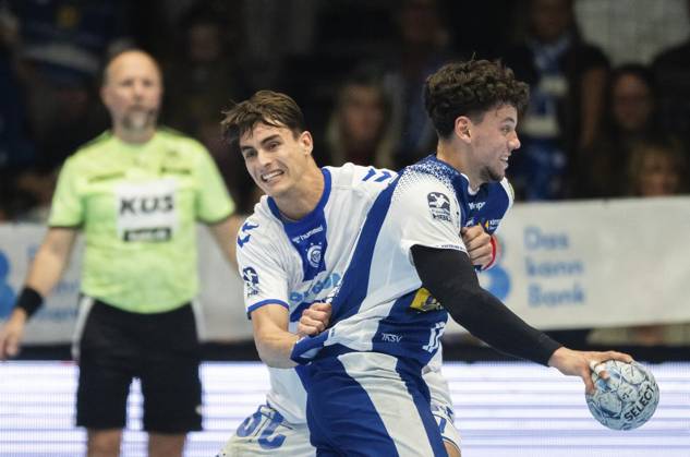 DAIKIN HBL HANDBALL MEN 1 BL 30 GAME DAY THSV EISENACH VFL GUMMERSBACH FOR EDITORIAL PURPOSES ONLY p 18 05 2025 Eisenach DAIKIN HBL Handball 1 Bundesliga Men Season 2024 2025 30 Matchday Werner Assmann Halle ThSV Eisenach VfL Gummersbach in the photo Julian Köster 7 VfL Gummersbach in a duel with Marko Grgic 17 ThSV Eisenach Germany Thuringia Eisenach Copyright SaschaxFromm Copyright: SaschaxFromm doc80oxfpm4l7rmmy1i7nd ,EDITORIAL USE ONLY Copyright: SaschaxFromm