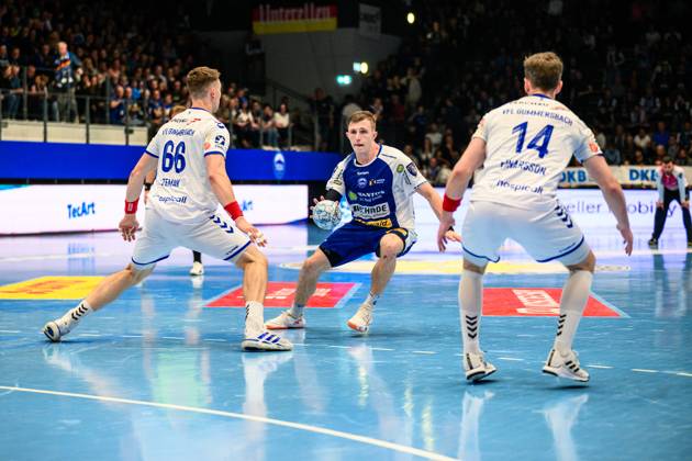 Stepan Zeman Kreislaeufer, VfL Gummersbach, 66 , Simone Mengon ThSV Eisenach, 15 , Teitur Oern Einarsson Rueckraum Rechts, VfL Gummersbach, 14 GER, Thuringia, ThSV Eisenach vs VfL Gummersbach, Handball, Daikin 1 Handballbundesliga, Matchday 30, 2024 2025 season, Sunday, 18 05 2025, 16 30 GER, Thuringia, ThSV Eisenach v VfL Gummersbach, Handball, Daikin 1 Handball Bundesliga, Matchday 30, 2024 2025 season, Sunday, 18 05 2025, 16 30 Eisenach Copyright: xEibner-Pressefoto MartinxHerbstx EP_MHT