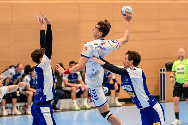 Julian Koester Rueckraum Links, VfL Gummersbach, 7 , Philipp Meyer ThSV Eisenach, 27 , Marko Grgic ThSV Eisenach, 17 GER, Thuringia, ThSV Eisenach vs VfL Gummersbach, Handball, Daikin 1 Handballbundesliga, 30 Matchday, Season 2024 2025, Sunday, 18 05 2025, 16 30 hrs GER, Thuringia, ThSV Eisenach v VfL Gummersbach, Handball, Daikin 1 Handball Bundesliga, Matchday 30, Season 2024 2025, Sunday, 18 05 2025, 16 30 hrs Eisenach Copyright: xEibner-Pressefoto MartinxHerbstx EP_MHT