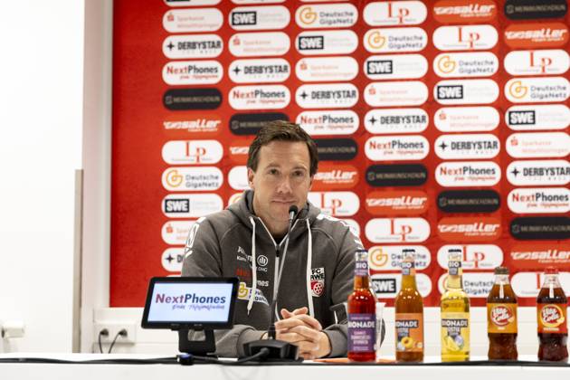 Regionalliga Nordost FC Rot Weiß Erfurt vs 1 FC Lok Leipzig Erfurt 18 05 2025 Fabian Gerber Coach FC Rot Weiß Erfurt Regionalliga Nordost FC Rot Weiß Erfurt vs 1 FC Lok Leipzig Steigerwaldstadion Erfurt 18 05 2025 Copyright: xBEAUTIFULxSPORTS Duehringx